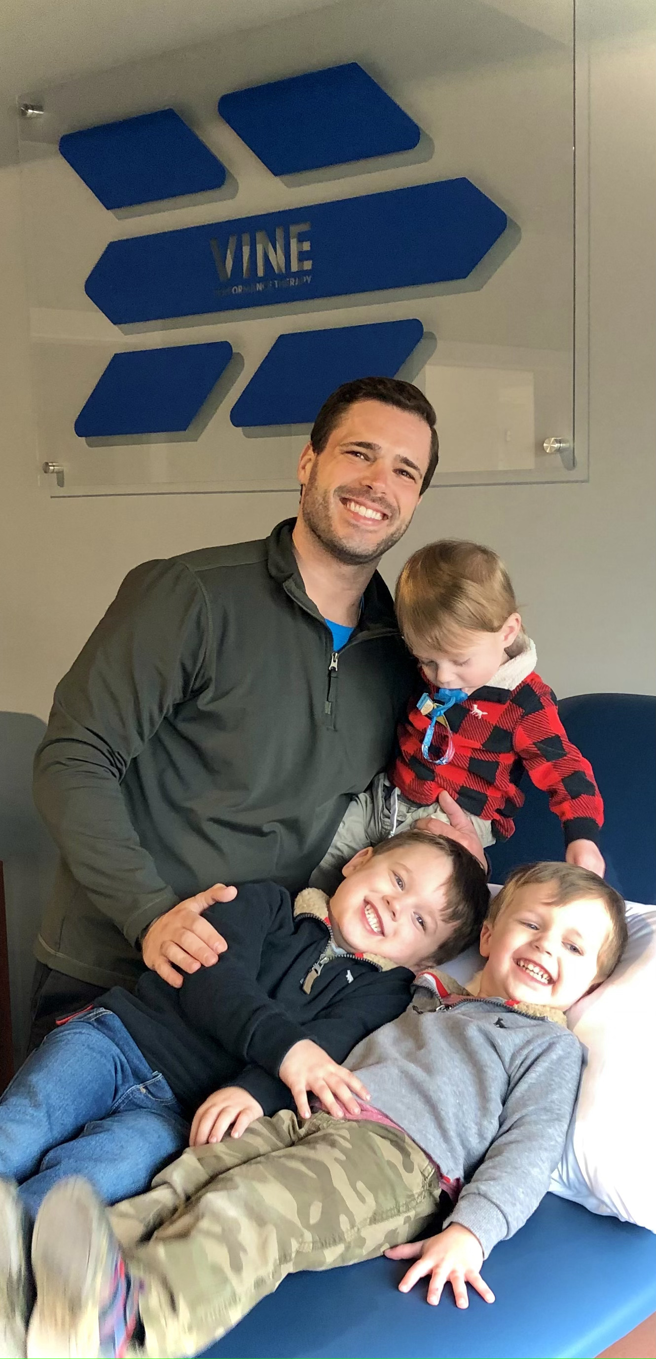 Kids working with a provider at a performance and running physical therapy clinic in Columbus, OH