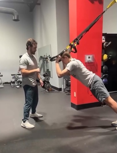 athlete doing performance physical therapy at Vine in Columbus